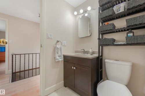 Upstairs 4 Piece Bathroom featuring additional above toilet shelving unit. - 267 Ridgewood Terrace, St. Albert, AB - Indoor Photo Showing Bathroom