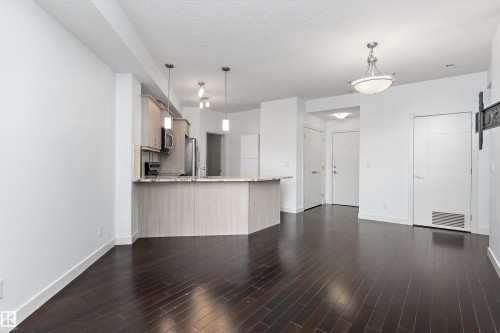 #109 10523 123 St Nw, Edmonton, AB - Indoor Photo Showing Kitchen