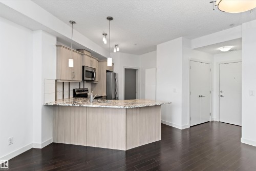 #109 10523 123 St Nw, Edmonton, AB - Indoor Photo Showing Kitchen With Upgraded Kitchen