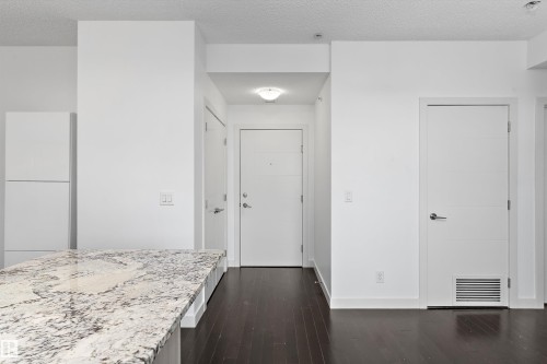 #109 10523 123 St Nw, Edmonton, AB - Indoor