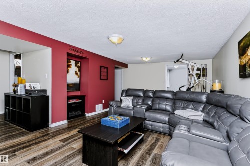 13503 135 Avenue Nw, Edmonton, AB 