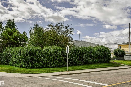 13503 135 Avenue Nw, Edmonton, AB 
