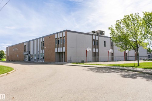13503 135 Avenue Nw, Edmonton, AB 