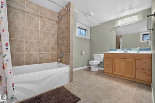 8512 74 Avenue Nw, Edmonton, AB 