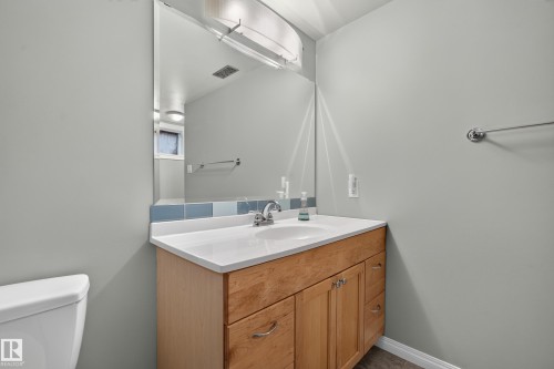 8512 74 Avenue Nw, Edmonton, AB 