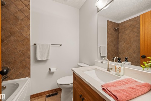 704 Warwick Road Nw, Edmonton, AB 