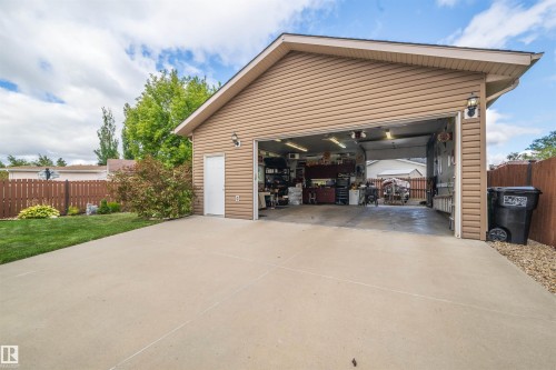 704 Warwick Road Nw, Edmonton, AB 