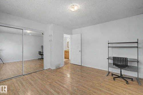 6237 13 Avenue Nw, Edmonton, AB 