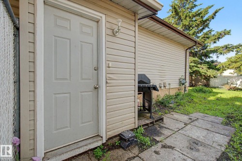 6237 13 Avenue Nw, Edmonton, AB 
