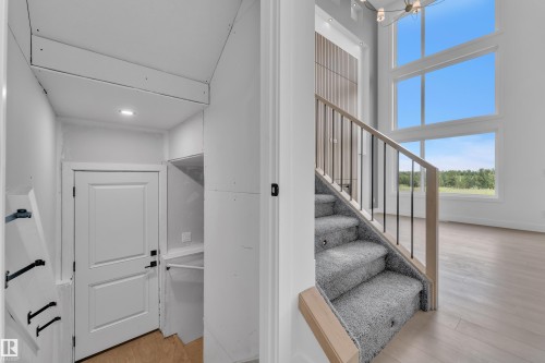 Tall windows provide ample natural light - 1129 Starling Drive Nw, Edmonton, AB 