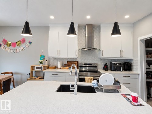 #Main floor 1565 ESAIW PL NW , Edmonton, AB T6M 0E5 5