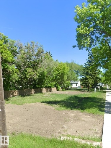 Level lot with established perimeter fencing and mature trees - 10404 113 Avenue Nw, Edmonton, AB 