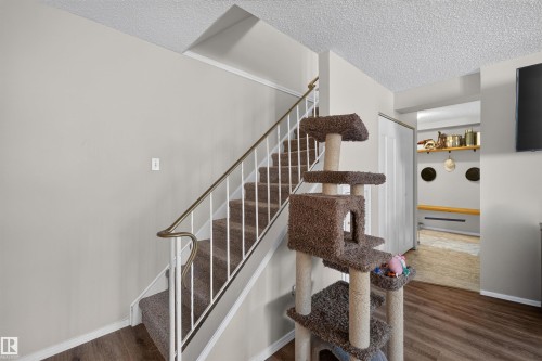 #102 14520 52 St Nw, Edmonton, AB - Indoor Photo Showing Other Room