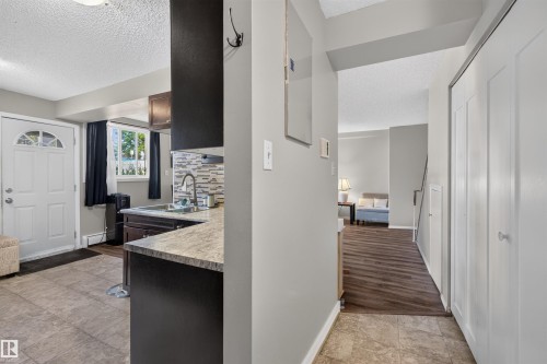 #102 14520 52 St Nw, Edmonton, AB - Indoor Photo Showing Other Room
