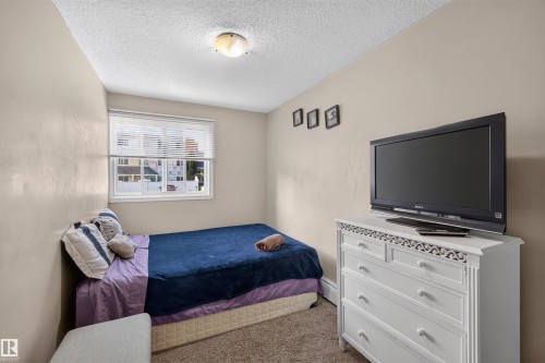#102 14520 52 St Nw, Edmonton, AB - Indoor Photo Showing Bedroom