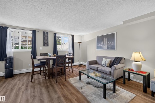 #102 14520 52 St Nw, Edmonton, AB - Indoor Photo Showing Living Room