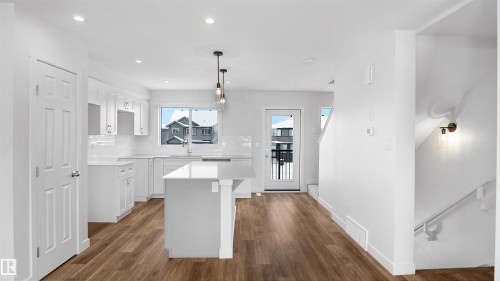 72 Elliott Wynd, Fort Saskatchewan, AB - Indoor Photo Showing Kitchen