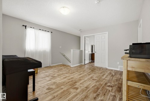 3805 Powell Wynd Sw, Edmonton, AB - Indoor Photo Showing Other Room
