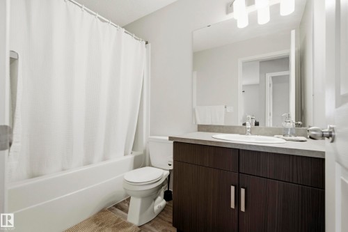 3805 Powell Wynd Sw, Edmonton, AB - Indoor Photo Showing Bathroom