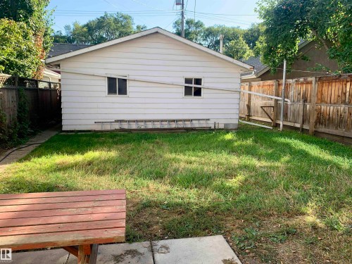 9833 90 Avenue Nw, Edmonton, AB 