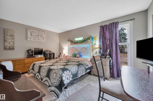 Neutral wall color, carpeted flooring, and a single window with trim - 15017 26 Street Nw, Edmonton, AB 