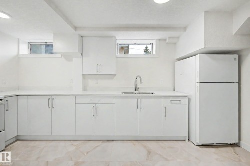 5707 90 Avenue Nw, Edmonton, AB 