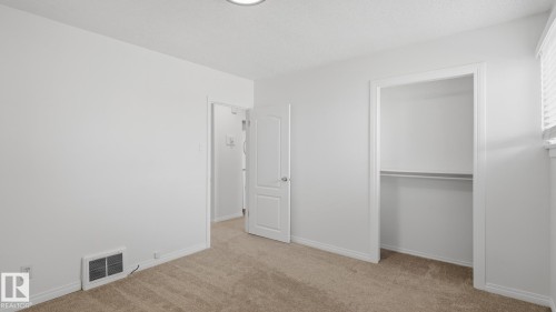 Neutral tone wall finish - 11836 62 Street Nw, Edmonton, AB 