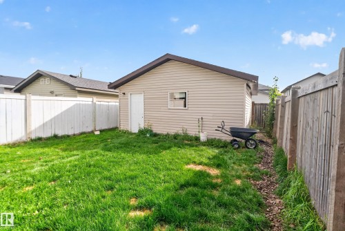 Detached structure with horizontal siding and a window - 7817 Schmid Place Nw, Edmonton, AB 