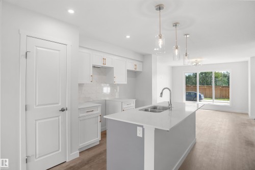 21354 128A Avenue Nw, Edmonton, AB - Indoor Photo Showing Kitchen With Double Sink With Upgraded Kitchen