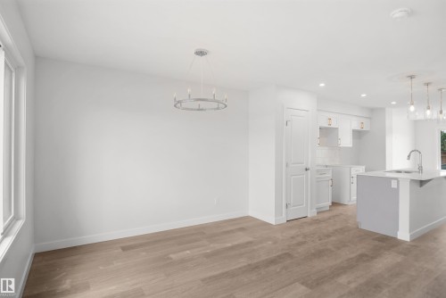 21354 128A Avenue Nw, Edmonton, AB - Indoor Photo Showing Kitchen With Upgraded Kitchen