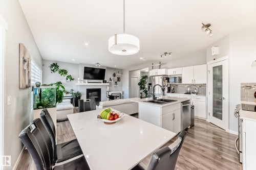 16320 12 Avenue Sw, Edmonton, AB 