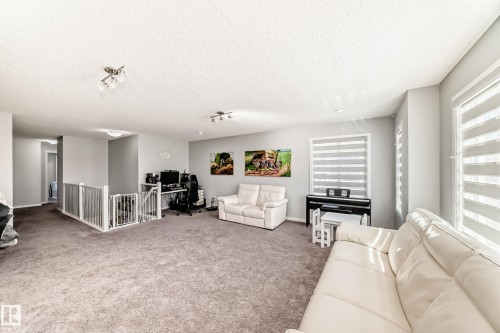 16320 12 Avenue Sw, Edmonton, AB 
