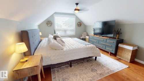 7727 77 Avenue Nw, Edmonton, AB - Indoor Photo Showing Bedroom