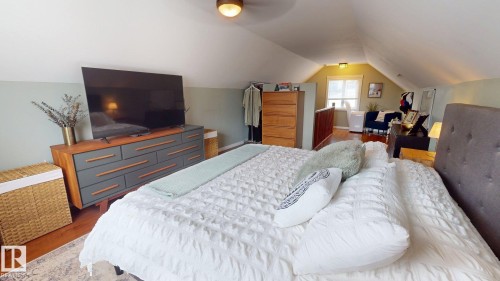 7727 77 Avenue Nw, Edmonton, AB - Indoor Photo Showing Bedroom