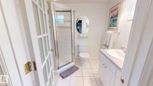 7727 77 Avenue Nw, Edmonton, AB - Indoor Photo Showing Bathroom