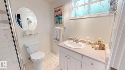 7727 77 Avenue Nw, Edmonton, AB - Indoor Photo Showing Bathroom