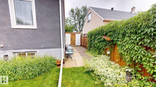7727 77 Avenue Nw, Edmonton, AB - Outdoor