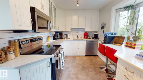 7727 77 Avenue Nw, Edmonton, AB - Indoor Photo Showing Kitchen