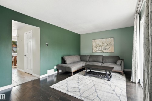 161 Woodstock Nw, Edmonton, AB 