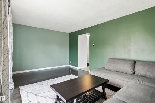 161 Woodstock Nw, Edmonton, AB 
