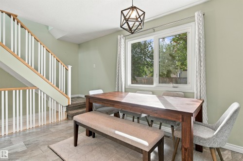 161 Woodstock Nw, Edmonton, AB 