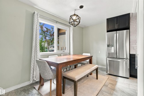 161 Woodstock Nw, Edmonton, AB 