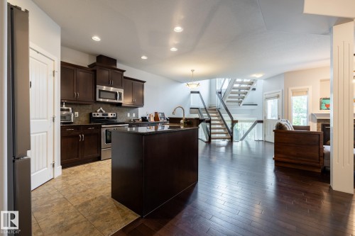#10 1901 126 St Sw, Edmonton, AB - Indoor Photo Showing Kitchen