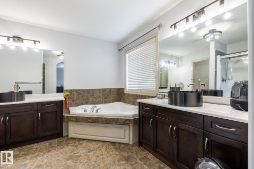#10 1901 126 St Sw, Edmonton, AB - Indoor Photo Showing Bathroom