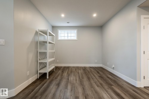 #10 1901 126 St Sw, Edmonton, AB - Indoor