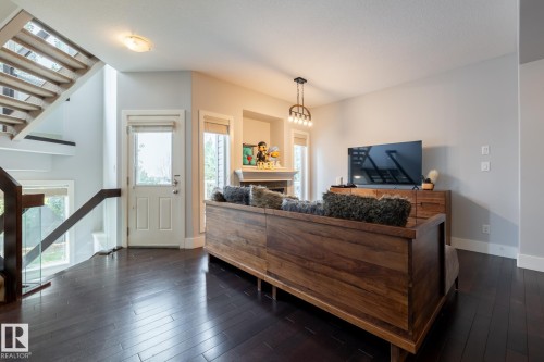 #10 1901 126 St Sw, Edmonton, AB - Indoor Photo Showing Living Room