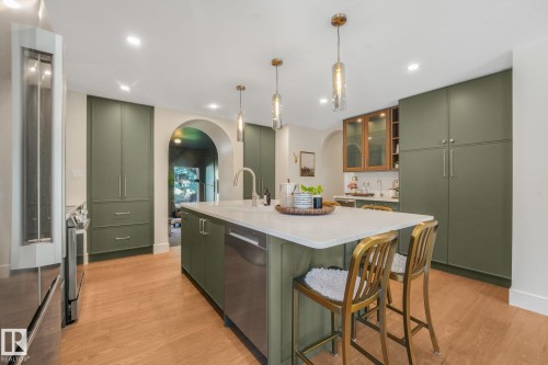 2031 104A Street Nw, Edmonton, AB 