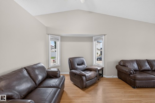 Vaulted ceiling accentuates the space, complemented by hardwood flooring - 365 Hollick-Kenyon Road Nw, Edmonton, AB 