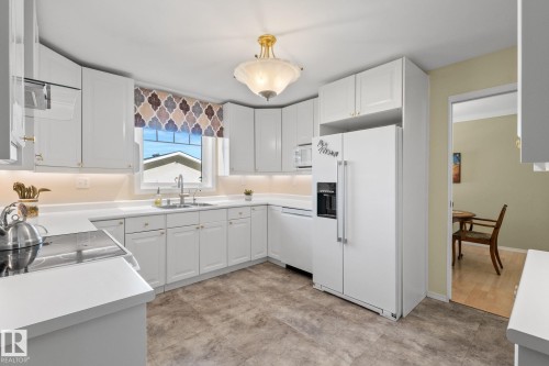 15716 78A Avenue Nw, Edmonton, AB 