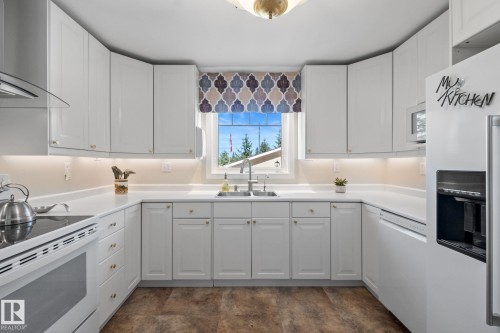 15716 78A Avenue Nw, Edmonton, AB 